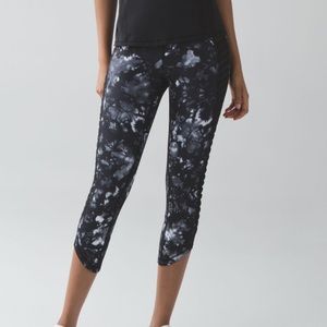 Lululemon Sunshine Salutation Crop size 6